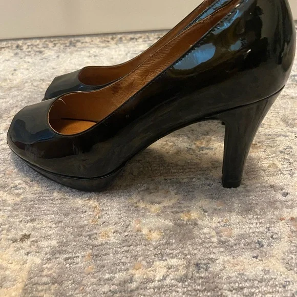 Clarks - Picture 2 of 3